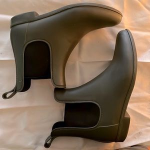 Merona gray ankle rain boots- size 8